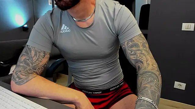 Snapshot of AronGrant chatting on 02.12.26 AronGrant online show from 02.12.26