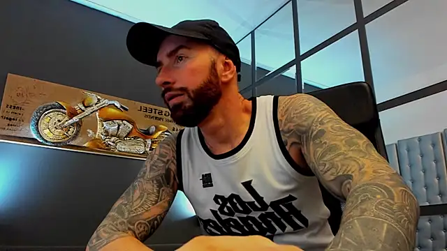 Snapshot of AronGrant chatting on 02.16.26 AronGrant online show from 02.16.26