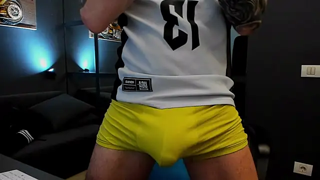 Snapshot of AronGrant chatting on 02.17.26 AronGrant online show from 02.17.26