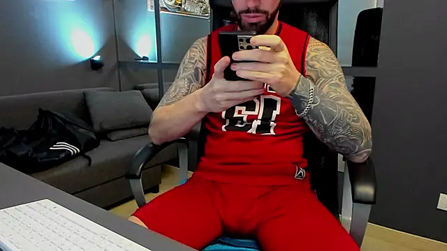 Snapshot of AronGrant chatting on 02.20.26 AronGrant online show from 02.20.26