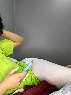 Snapshot of Su_Duarte_1 chatting on 10.22.25 Su Duarte 1 online show from 10.22.25