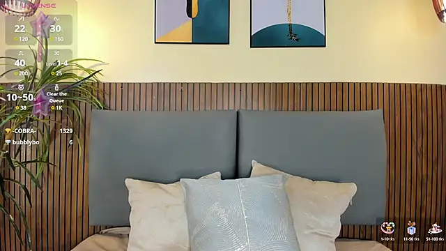 NicolleeEvanss online show from 03.12.25