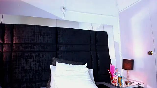 Miaa Garcia online show from 03.08.25