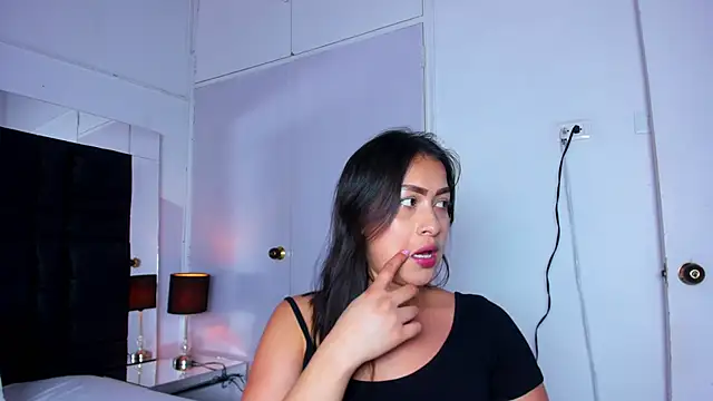 Miaa Garcia online show from 03.17.25