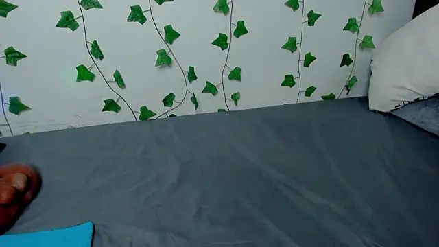 Miaa Garcia online show from 12.18.25