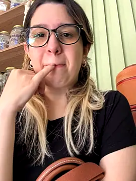 amooraaamoon online show from 10.16.25