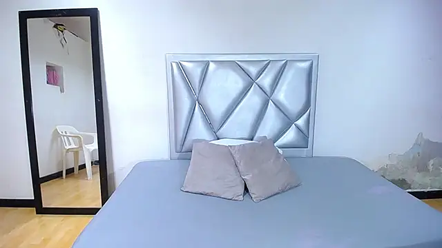 exotic karmella online show from 02.18.25