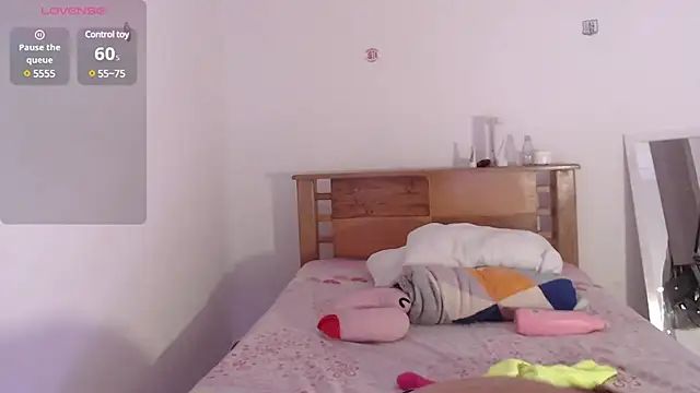 Snapshot of _Camilla_Castellar chatting on 01.23.25 Camilla Castellar online show from 01.23.25