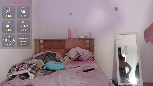 Snapshot of _Camilla_Castellar chatting on 02.15.25 Camilla Castellar online show from 02.15.25