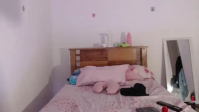 Snapshot of _Camilla_Castellar chatting on 03.11.25 Camilla Castellar online show from 03.11.25