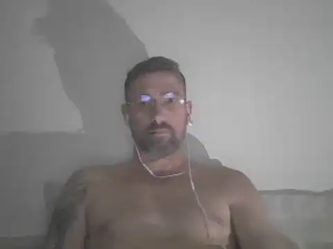 Snapshot of vinzz49 chatting on 03.17.25 vinzz49 online show from 03.17.25