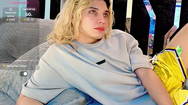 Snapshot of honey_skin chatting on 11.21.25 honey skin online show from 11.21.25