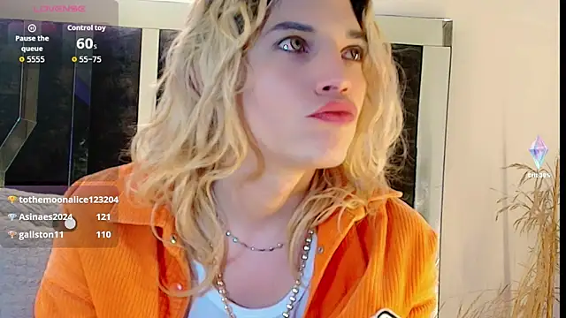 Snapshot of honey_skin chatting on 11.28.25 honey skin online show from 11.28.25