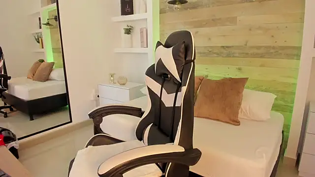 candy summer28 online show from 12.22.25