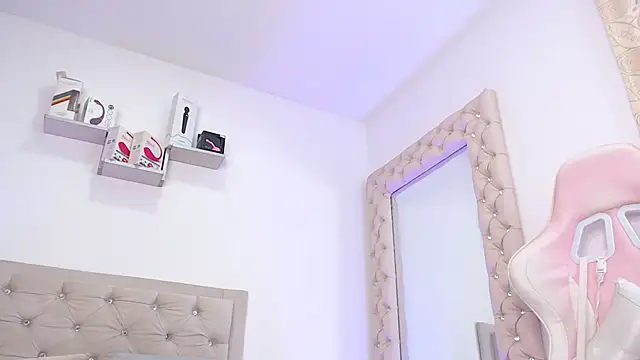 Snapshot of lorennahernandez01 chatting on 01.10.25 lorennahernandez01 online show from 01.10.25