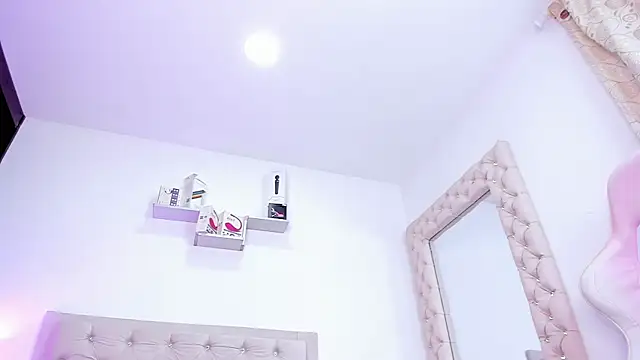 Snapshot of lorennahernandez01 chatting on 01.28.25 lorennahernandez01 online show from 01.28.25