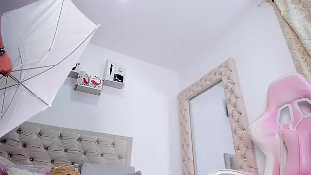 Snapshot of lorennahernandez01 chatting on 02.08.25 lorennahernandez01 online show from 02.08.25