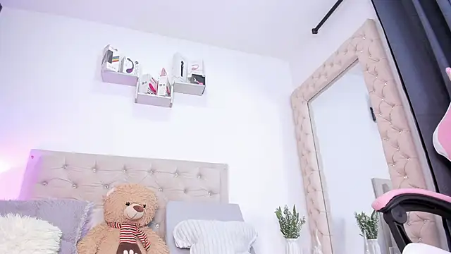 Snapshot of lorennahernandez01 chatting on 09.20.25 lorennahernandez01 online show from 09.20.25