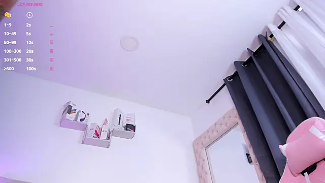 Snapshot of lorennahernandez01 chatting on 10.07.25 lorennahernandez01 online show from 10.07.25