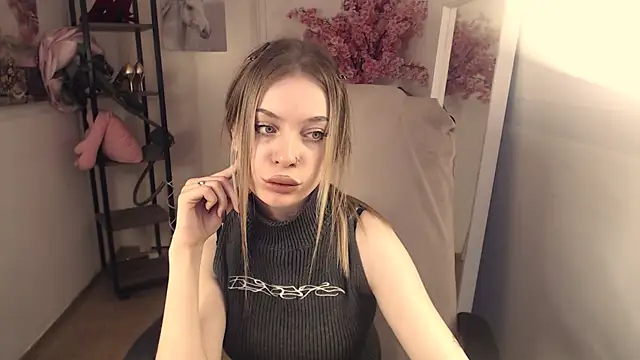 HeyDoraa online show from 02.13.25