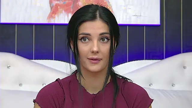 Snapshot of SophiaVilner chatting on 09.28.25 SophiaVilner online show from 09.28.25