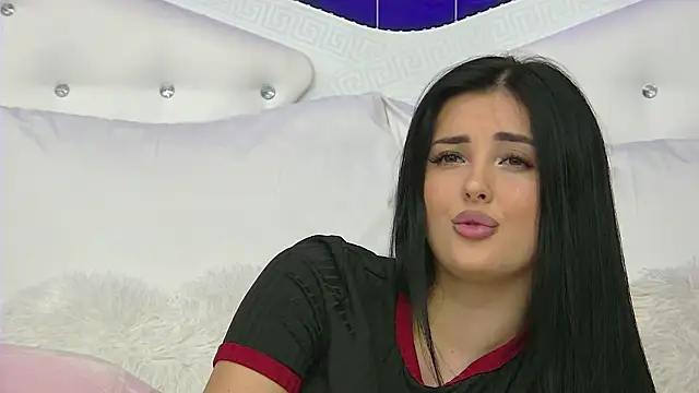 Snapshot of SophiaVilner chatting on 10.16.25 SophiaVilner online show from 10.16.25