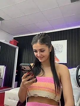 Snapshot of SophiaVilner chatting on 04.26.26 SophiaVilner online show from 04.26.26