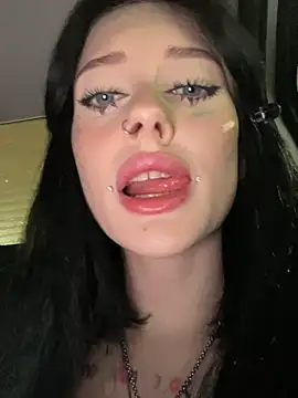 Melissa crazy online show from 12.21.24