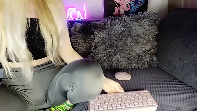 Snapshot of nicollewetpussy chatting on 02.01.25 nicollewetpussy online show from 02.01.25