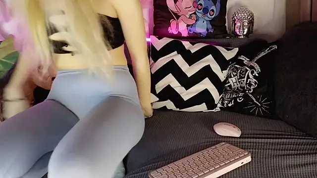 Snapshot of nicollewetpussy chatting on 02.13.25 nicollewetpussy online show from 02.13.25