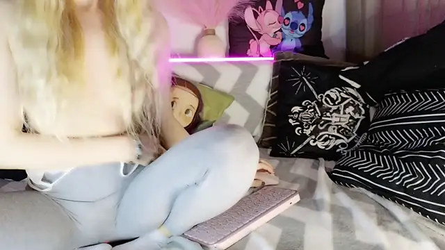 Snapshot of nicollewetpussy chatting on 02.21.25 nicollewetpussy online show from 02.21.25