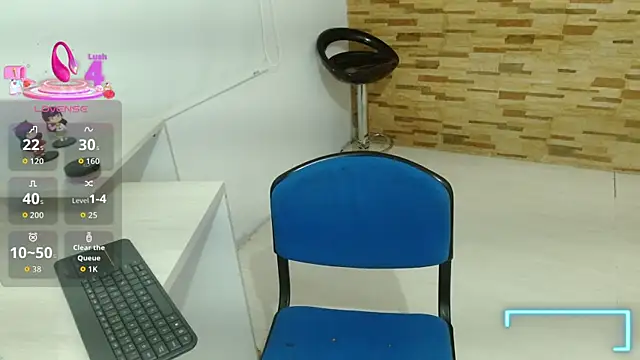 Snapshot of mrskatty chatting on 10.04.25 mrskatty online show from 10.04.25