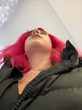 RiriRoseey online show from 02.04.25