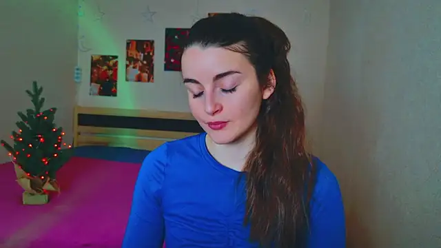 Miss Arwen online show from 12.17.24