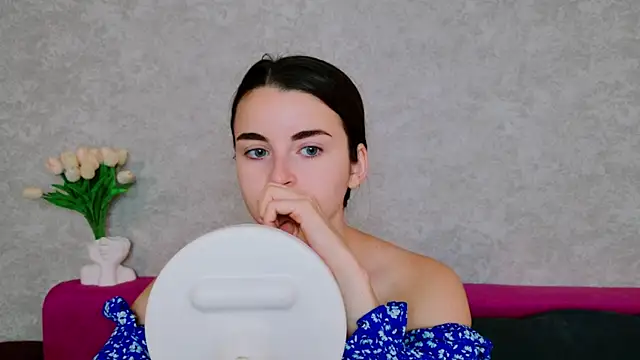 Miss Arwen online show from 09.23.25