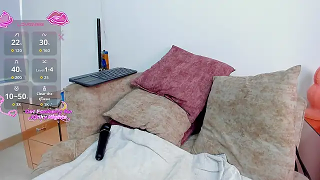 Snapshot of quimeralady chatting on 11.21.25 quimeralady online show from 11.21.25