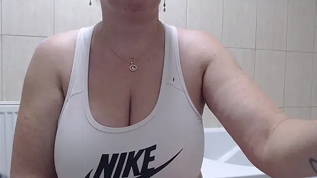 Snapshot of newamyy chatting on 02.28.26 newamyy online show from 02.28.26