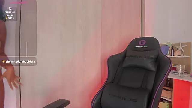 Snapshot of Melina_Ferrer1 chatting on 01.20.25 Melina Ferrer1 online show from 01.20.25