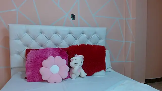 Snapshot of hantonella_ chatting on 09.13.25 hantonella online show from 09.13.25