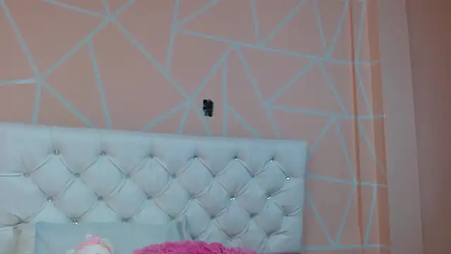 Snapshot of hantonella_ chatting on 10.01.25 hantonella online show from 10.01.25