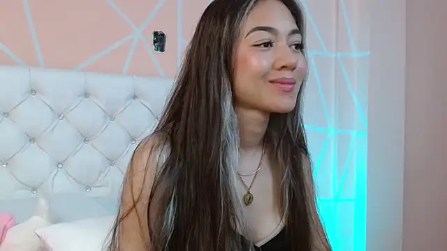 Snapshot of hantonella_ chatting on 10.04.25 hantonella online show from 10.04.25