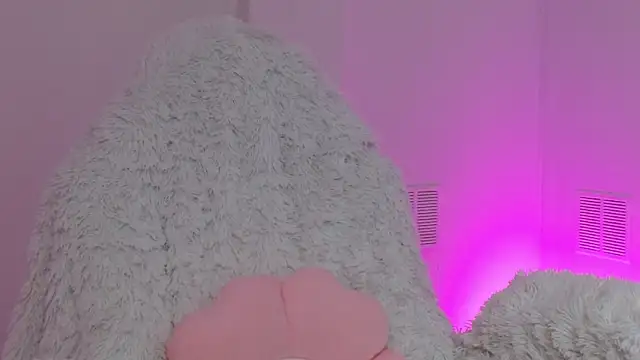 Snapshot of hantonella_ chatting on 11.08.25 hantonella online show from 11.08.25