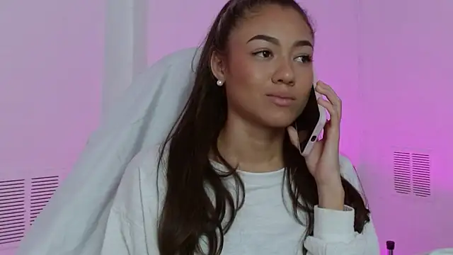 Snapshot of hantonella_ chatting on 11.21.25 hantonella online show from 11.21.25