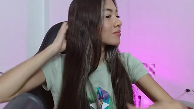 Snapshot of hantonella_ chatting on 11.25.25 hantonella online show from 11.25.25