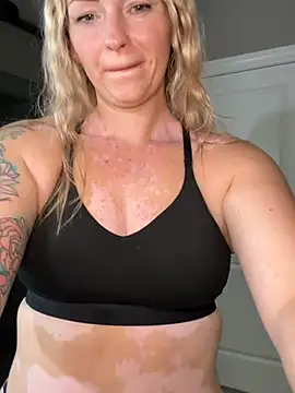 Snapshot of MaggieMayI89 chatting on 07.17.26 MaggieMayI89 online show from 07.17.26