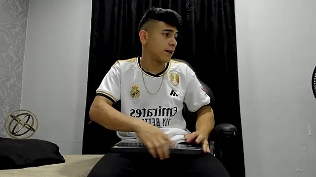 andrew rose  online show from 01.16.25