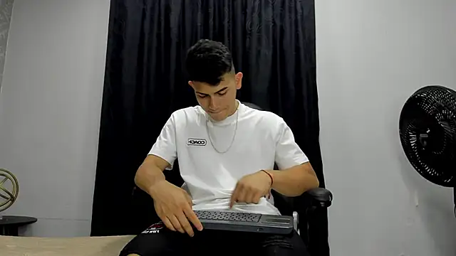 andrew rose  online show from 01.25.25