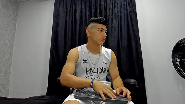 andrew rose  online show from 02.04.25