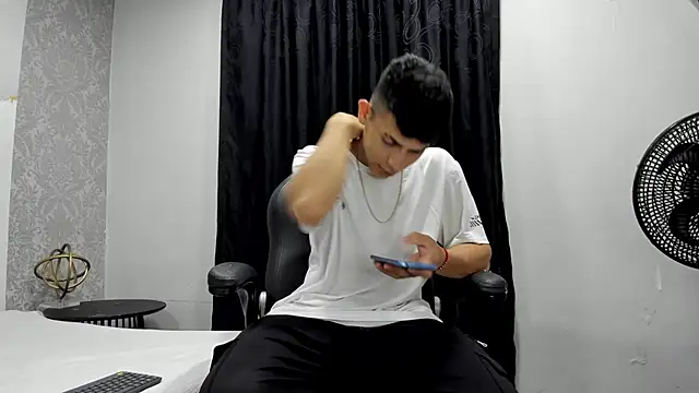 andrew rose  online show from 02.17.25