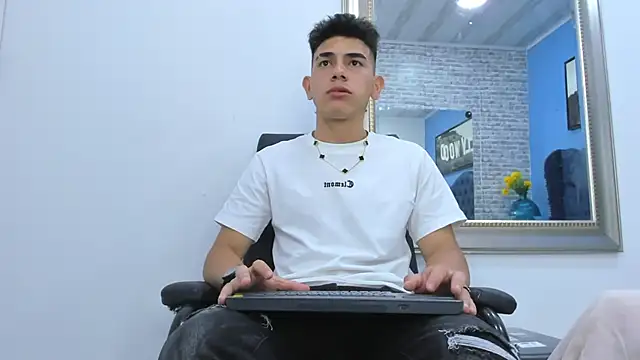 andrew rose  online show from 10.04.25